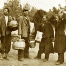 “Άντρα μου, πάει”. Το θρυλικό τραγούδι των Ελληνόφωνων της Κάτω Ιταλίας για τους ξενιτεμένους στα ορυχεία της Γερμανίας, “όπου δουλεύοντας εκεί πεθαίνει ο κόσμος”...