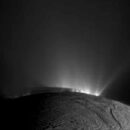 NASA: Ανακοινώνει την ύπαρξη βασικών συστατικών ζωής στον Εγκέλαδο
